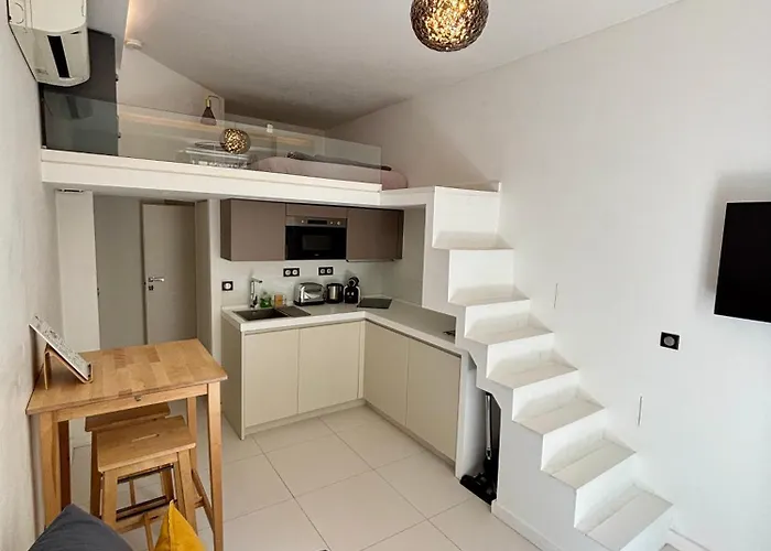 Studio A Louer Au Coeur Du Carre D Or A Nice, Rue Dalpozzo A 150 Metres Des Plages