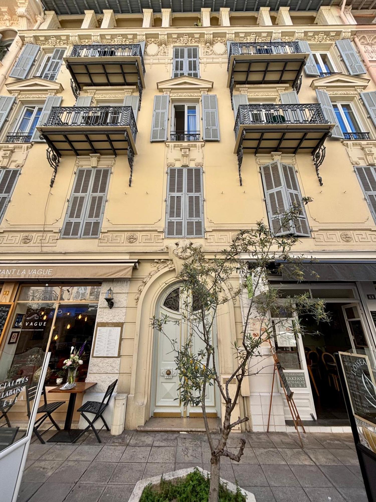 A Louer Au Coeur Du Carre D Or A Nice, Rue Dalpozzo A 150 Metres Des Plages Nizza